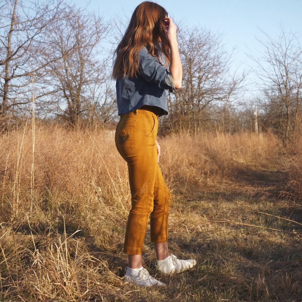 SOLD | Embroidered Everlane Slim Leg Crop | Size 00 | Brass/Mustard Brown - Picture 6 of 9